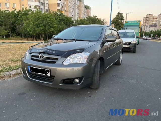 2004' Toyota Corolla photo #2