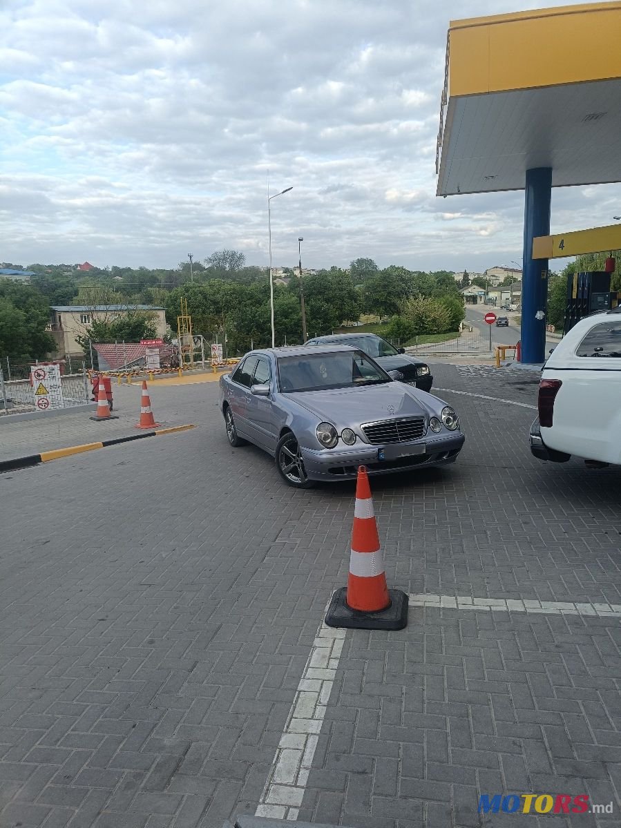 2001' Mercedes-Benz E-Class photo #1