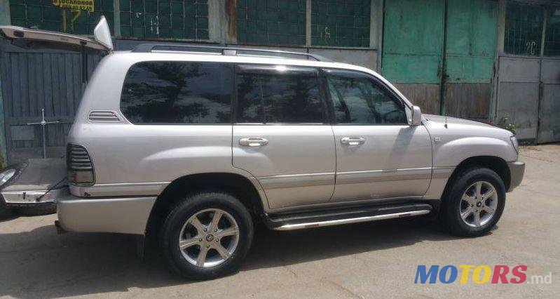 2004' Toyota Land Cruiser photo #1