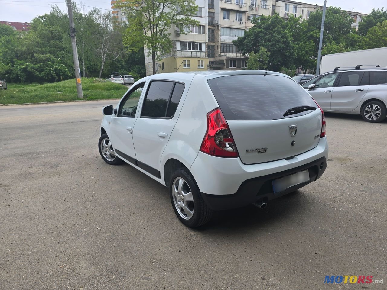 2009' Dacia Sandero photo #4
