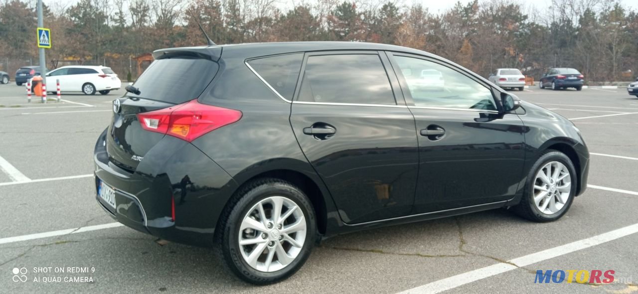 2013' Toyota Auris photo #4