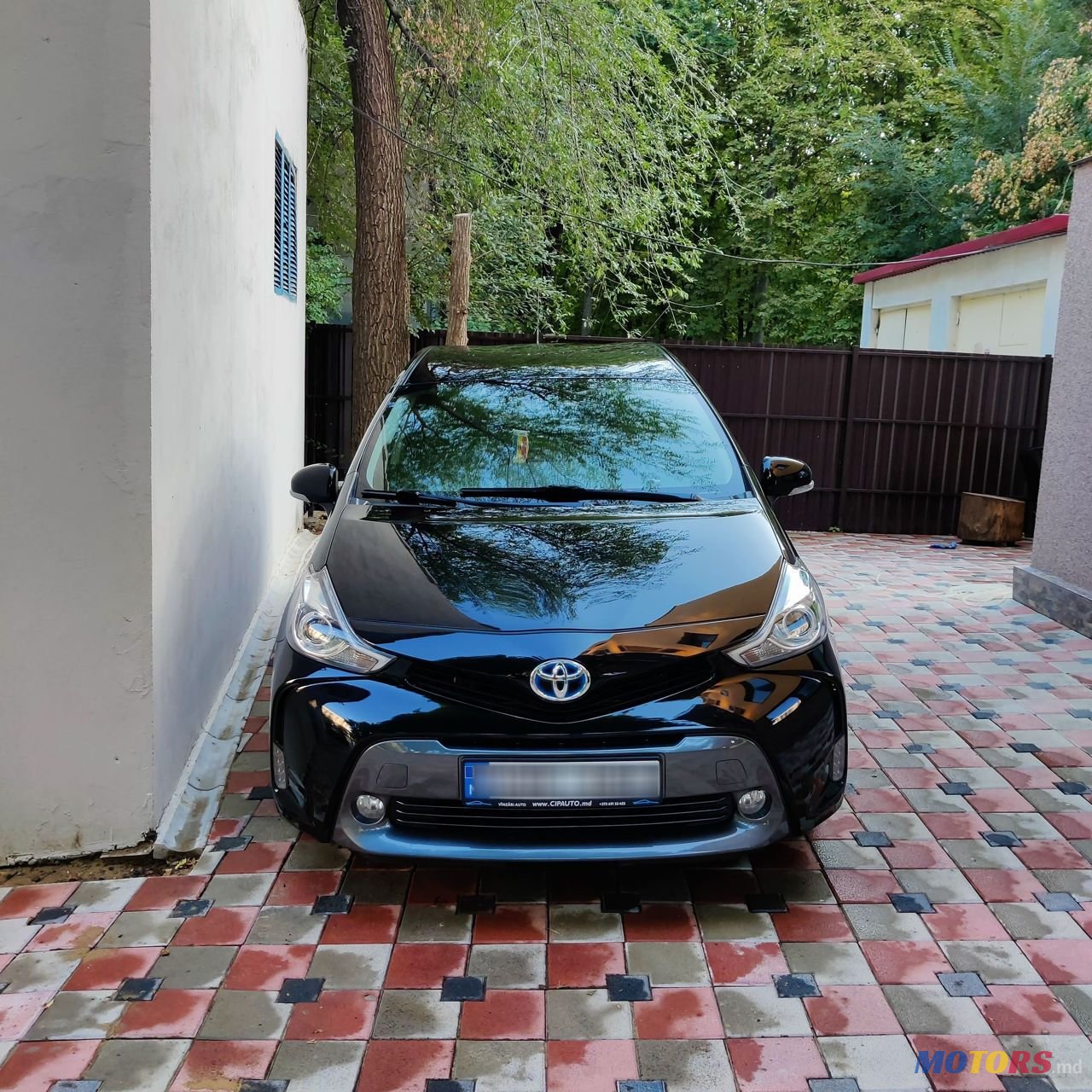 2016' Toyota Prius + photo #2