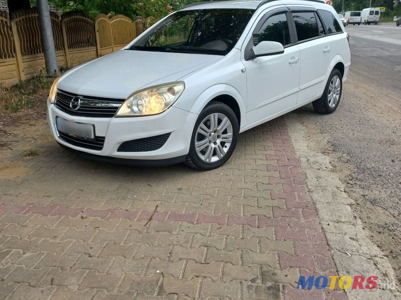 2008' Opel Astra photo #2