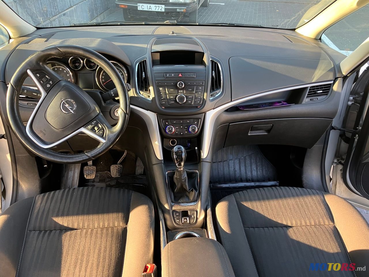 2012' Opel Zafira photo #4