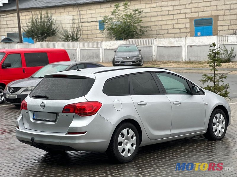 2013' Opel Astra photo #4