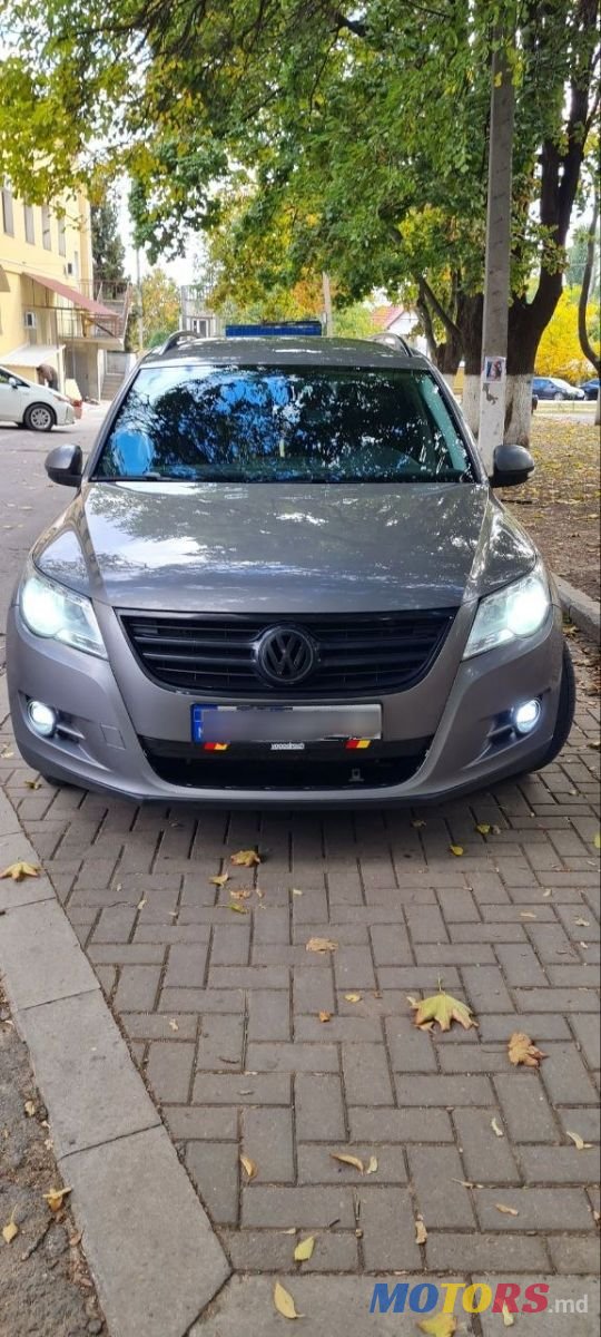 2010' Volkswagen Tiguan photo #1