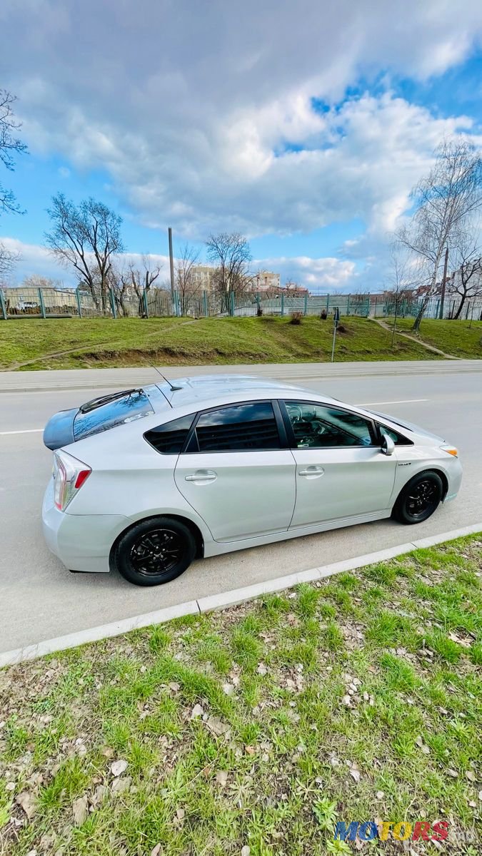 2014' Toyota Prius photo #2