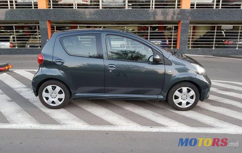 2009' Toyota Aygo photo #1