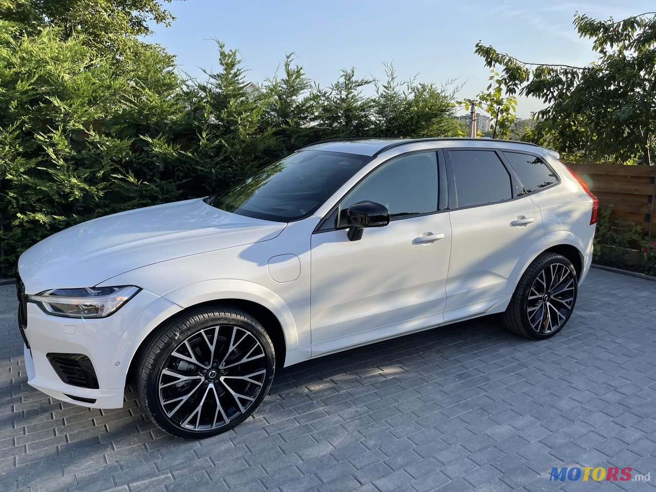 2020' Volvo XC60 photo #2