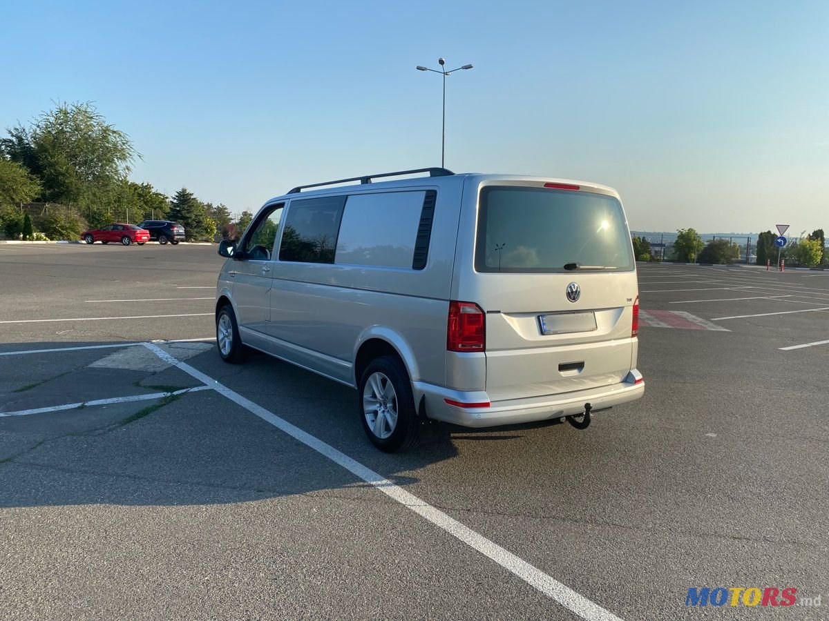 2017' Volkswagen Transporter photo #3