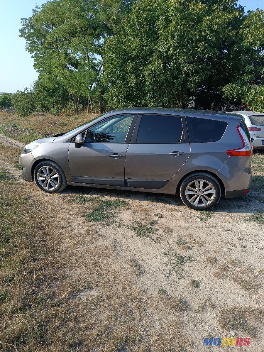 2013' Renault Grand Scenic photo #1