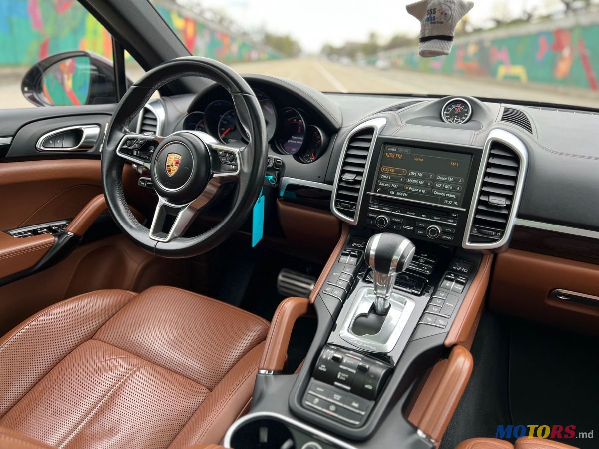 2016' Porsche Cayenne photo #6