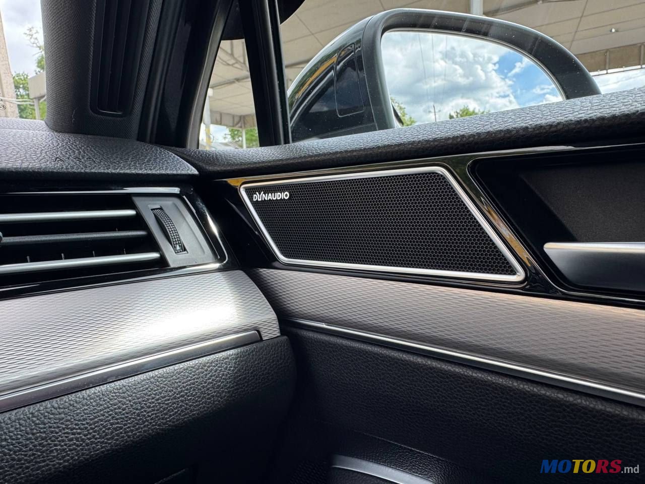 2015' Volkswagen Passat photo #2