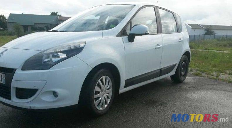 2009' Renault Scenic photo #1