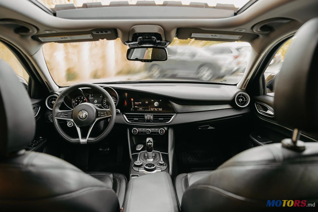 2017' Alfa Romeo Giulia photo #3