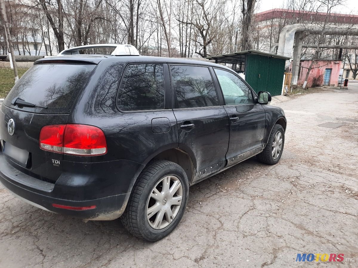 2005' Volkswagen Touareg photo #6