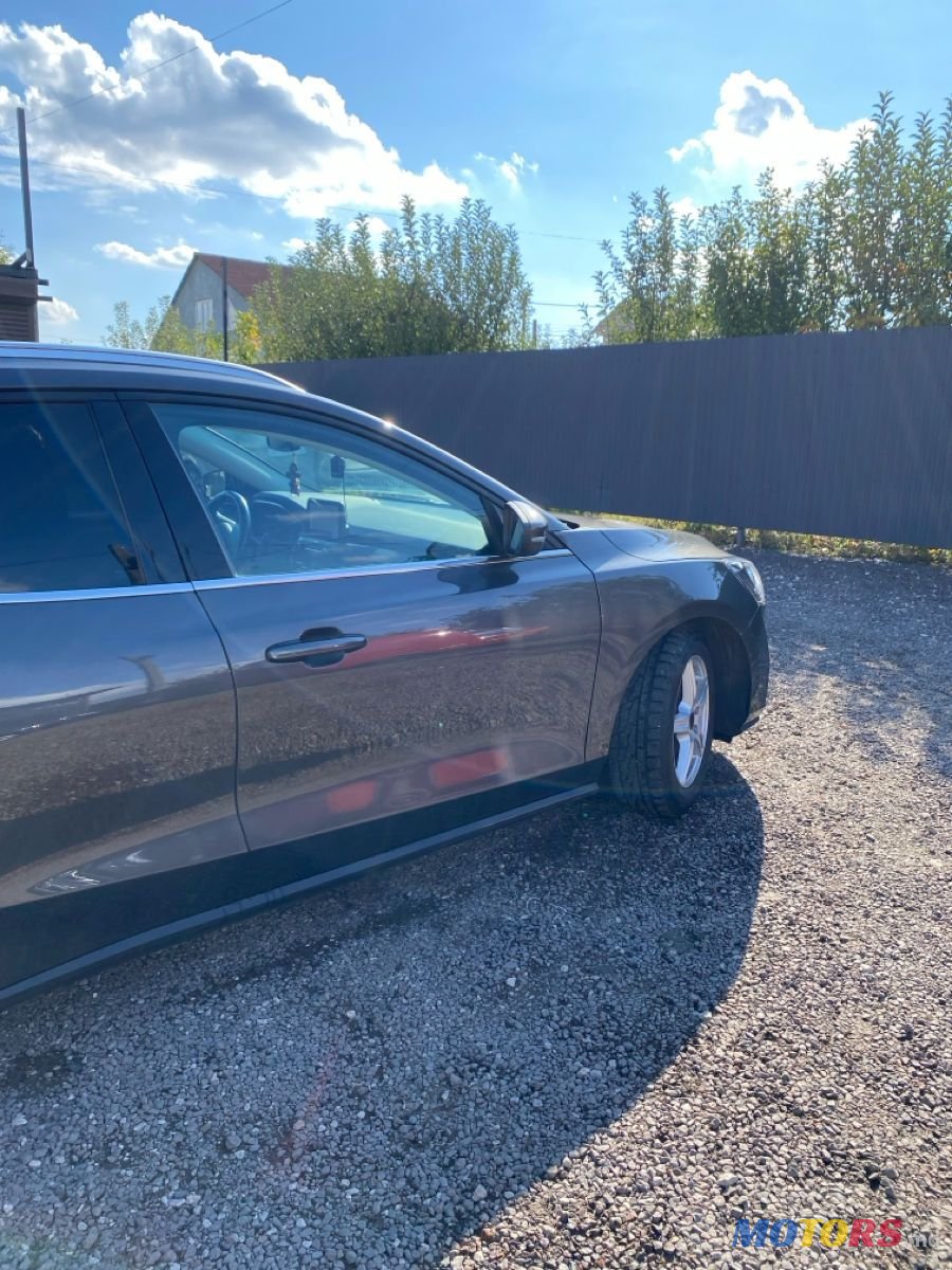 2020' Ford Focus photo #4