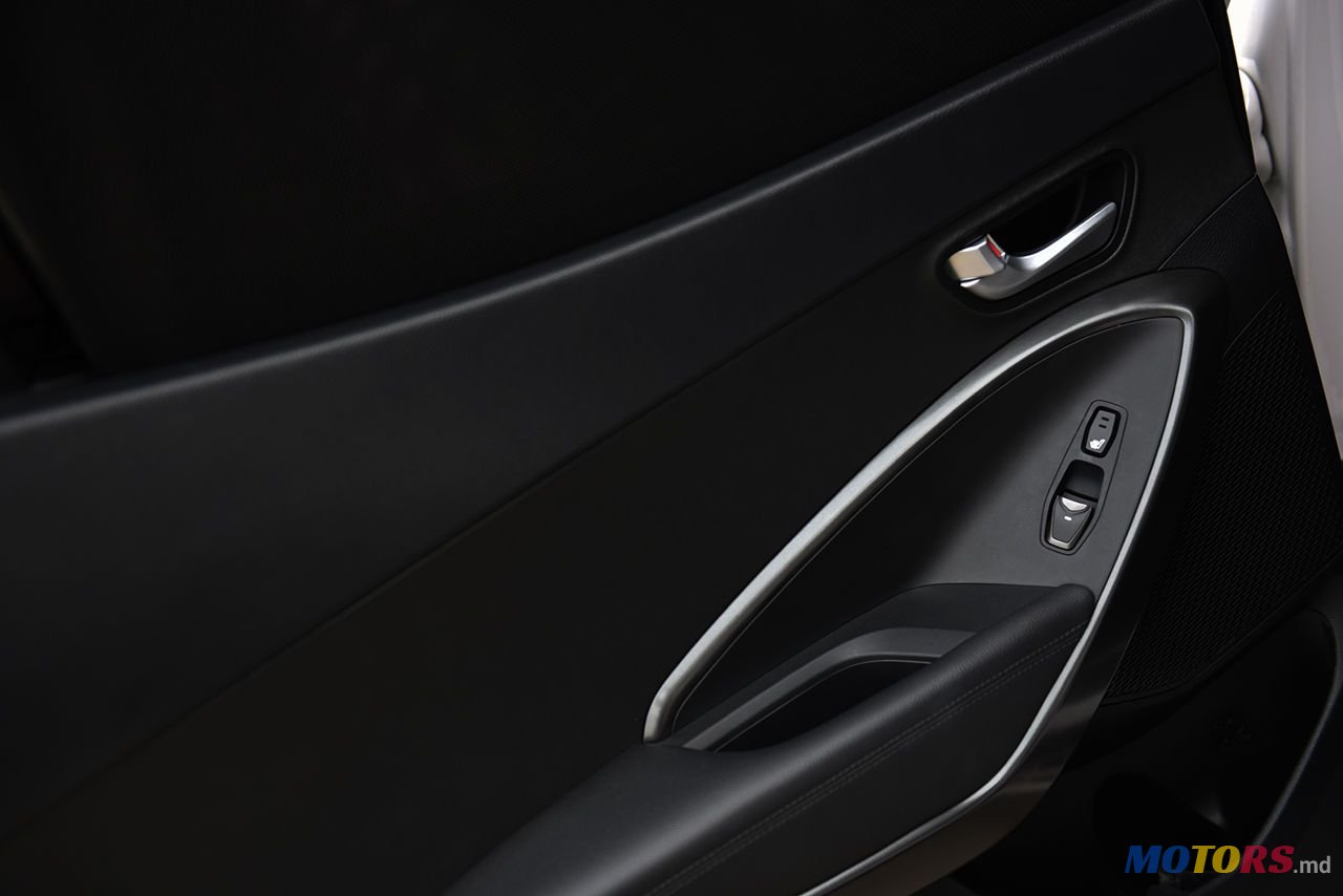 2016' Hyundai Santa Fe photo #5