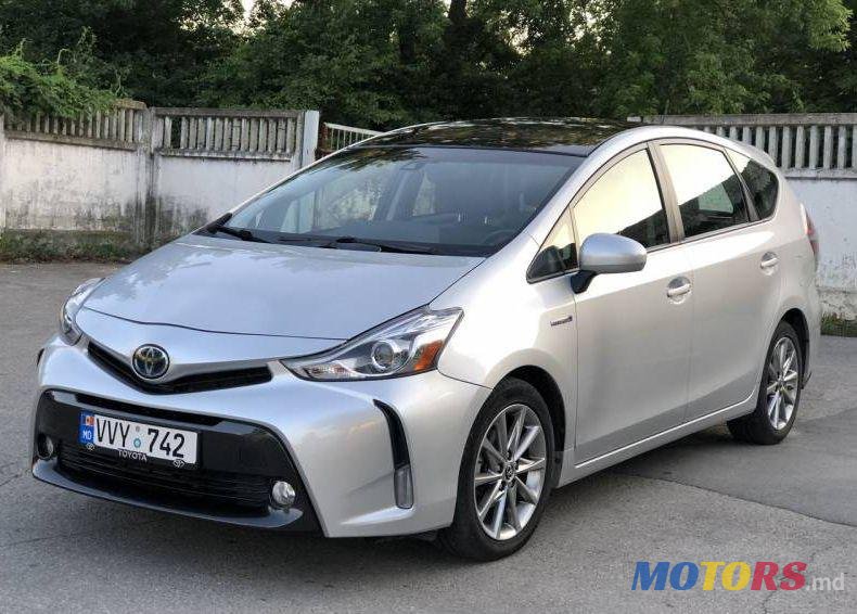 2015' Toyota Prius v photo #1