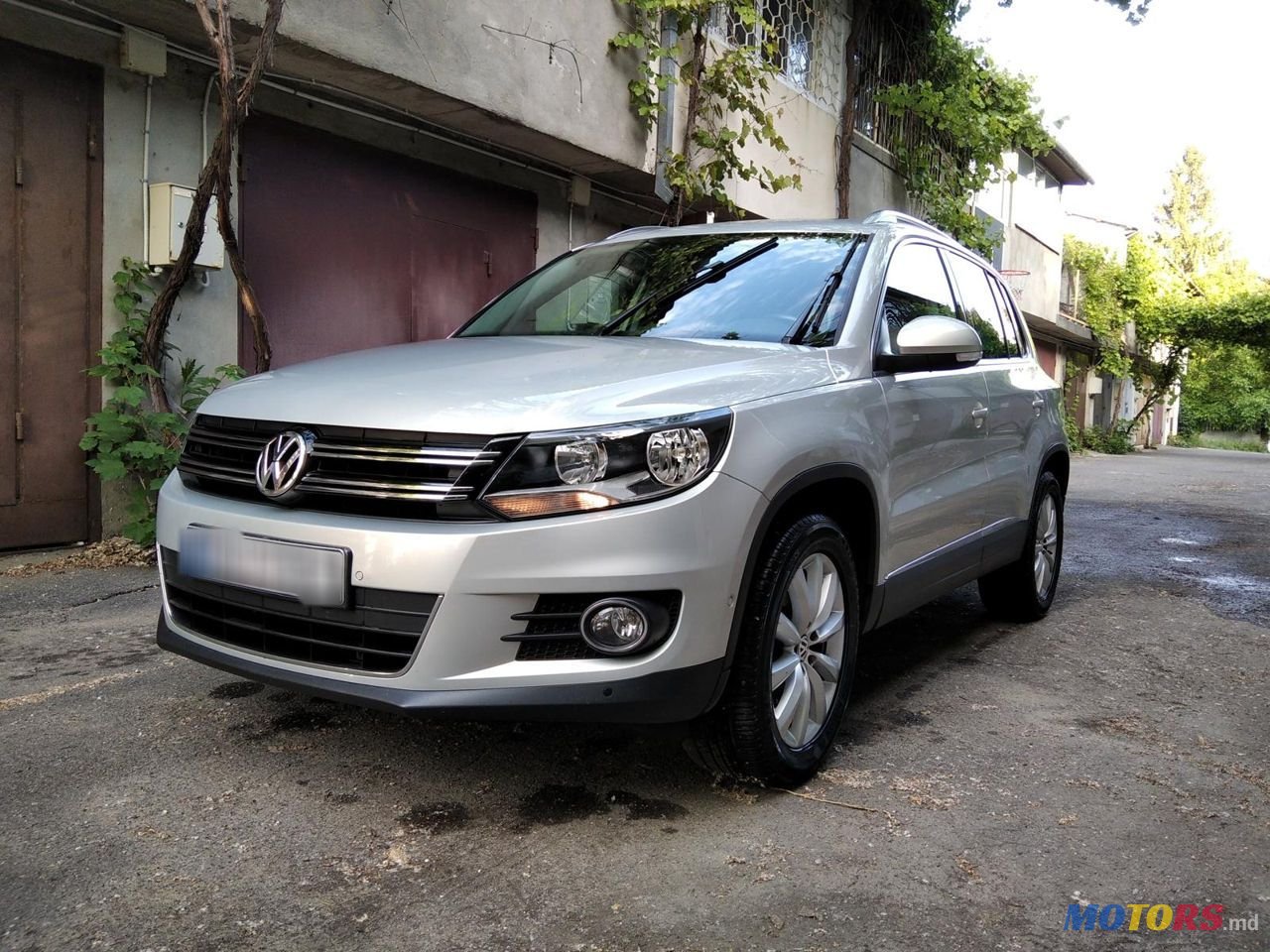 2011' Volkswagen Tiguan photo #3