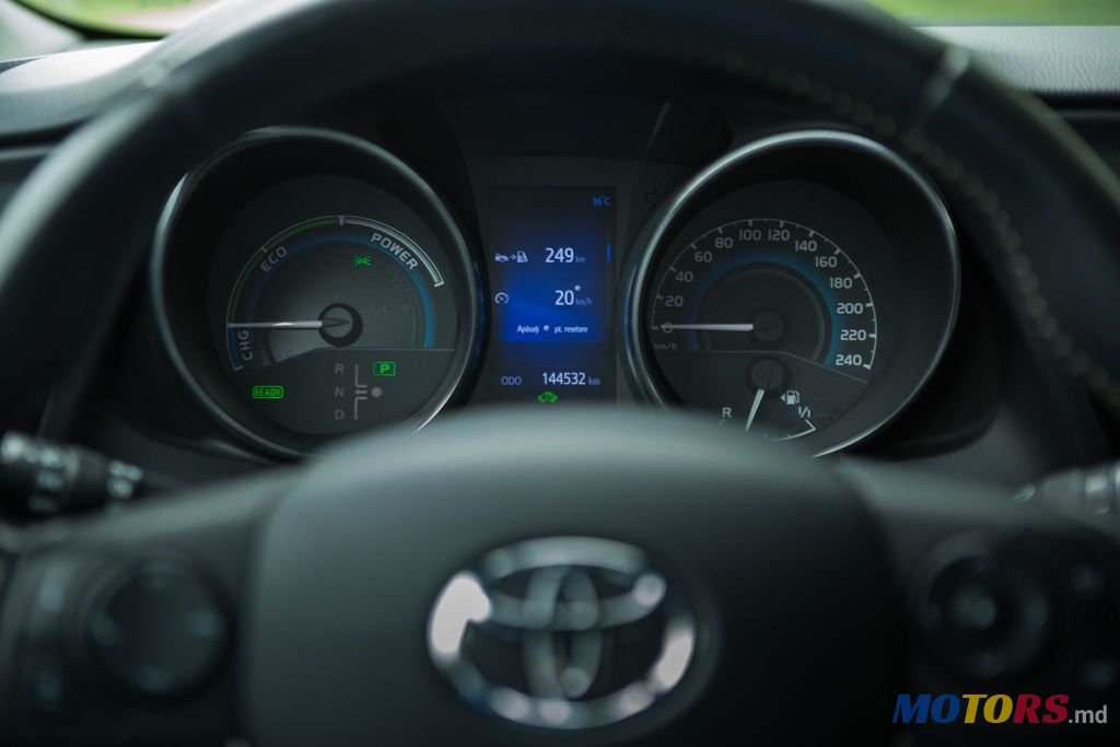 2016' Toyota Auris photo #2