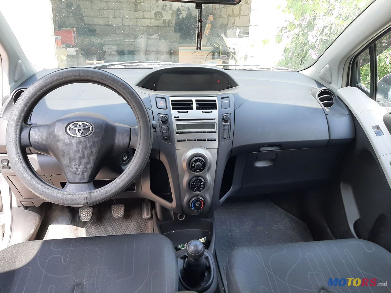 2010' Toyota Yaris photo #5