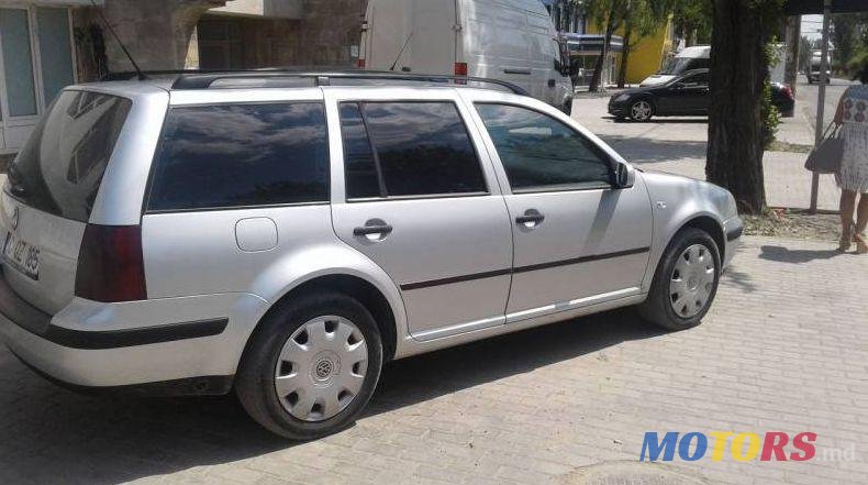 2003' Volkswagen Golf photo #2