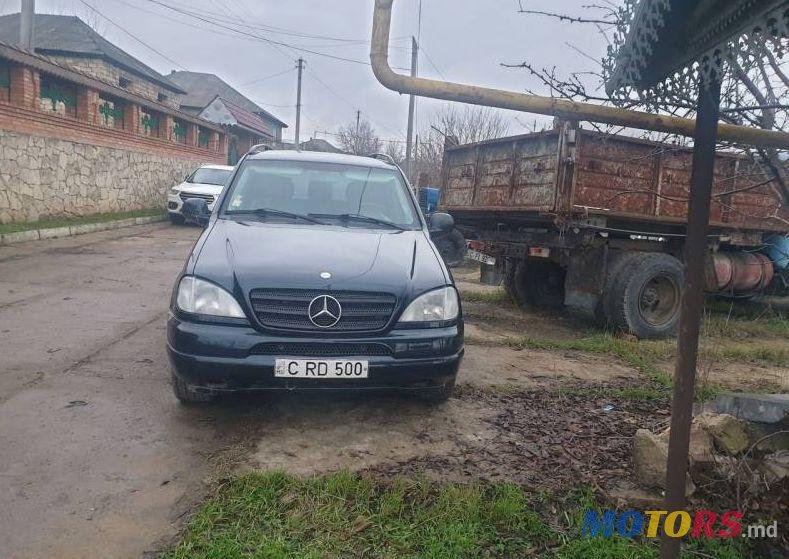 2000' Mercedes-Benz Ml photo #2