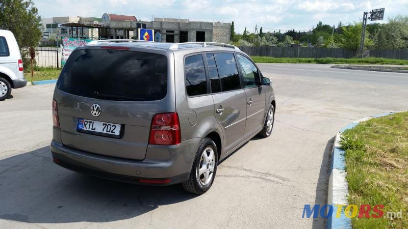 2007' Volkswagen Touran photo #2