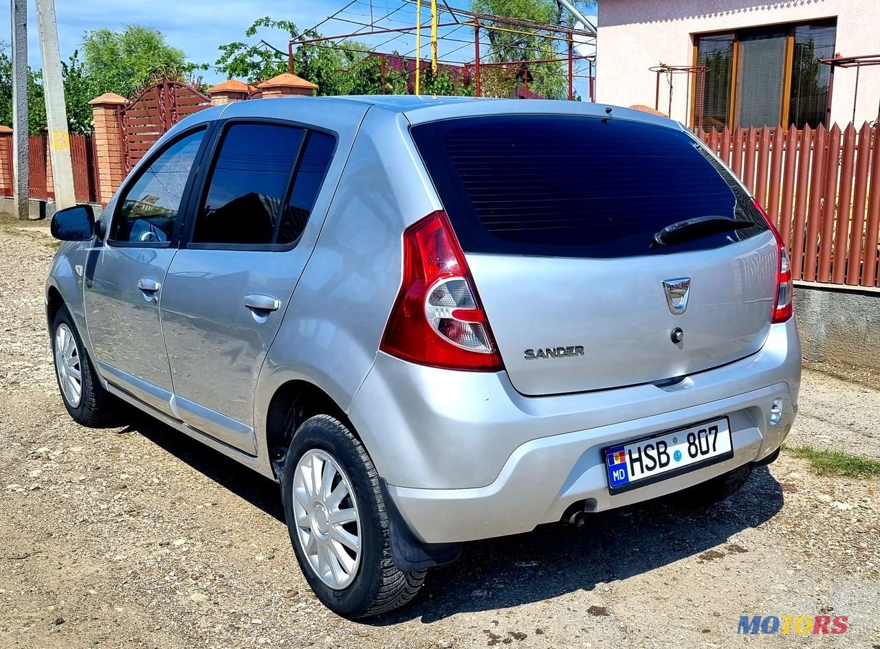 2012' Dacia Sandero photo #2