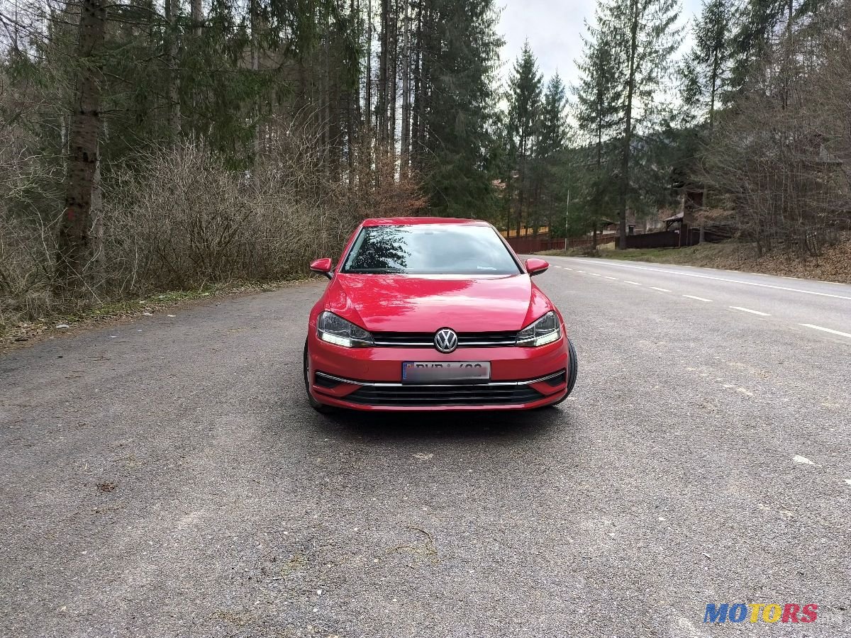 2019' Volkswagen Golf photo #3