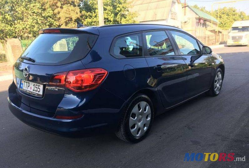 2011' Opel Astra photo #1