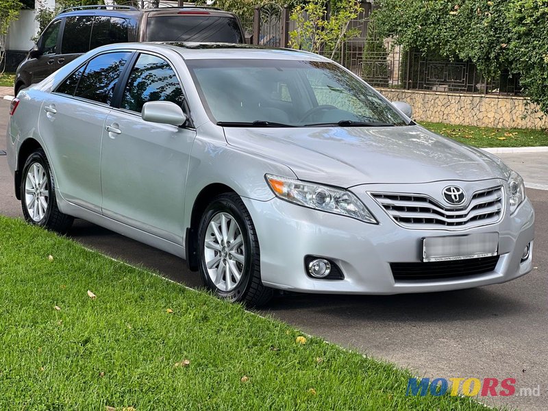 2011' Toyota Camry photo #2