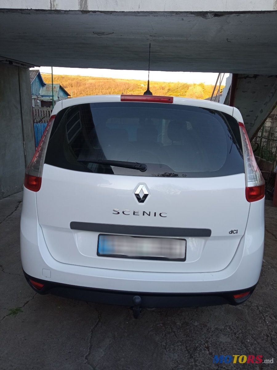 2011' Renault Grand Scenic photo #4