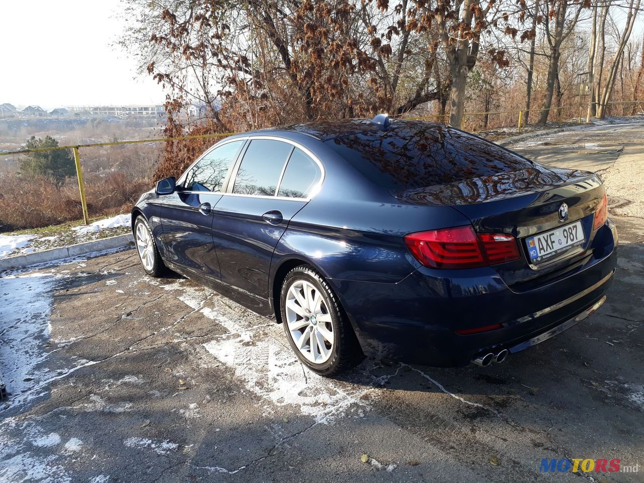 2011' BMW 5 Series photo #3