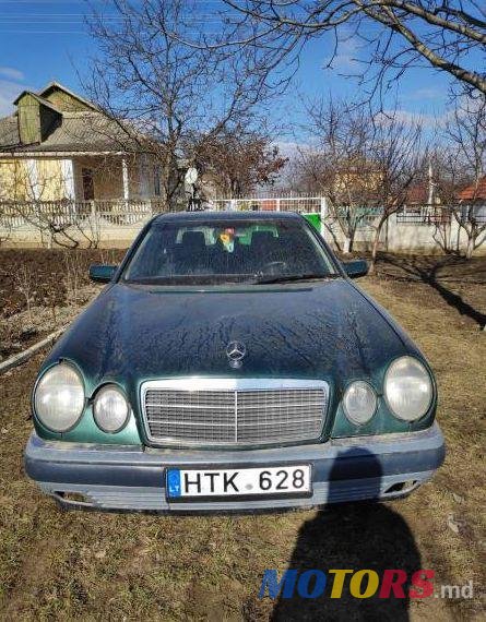 2000' Mercedes-Benz E photo #2