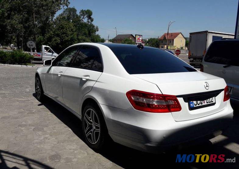 2011' Mercedes-Benz E photo #1