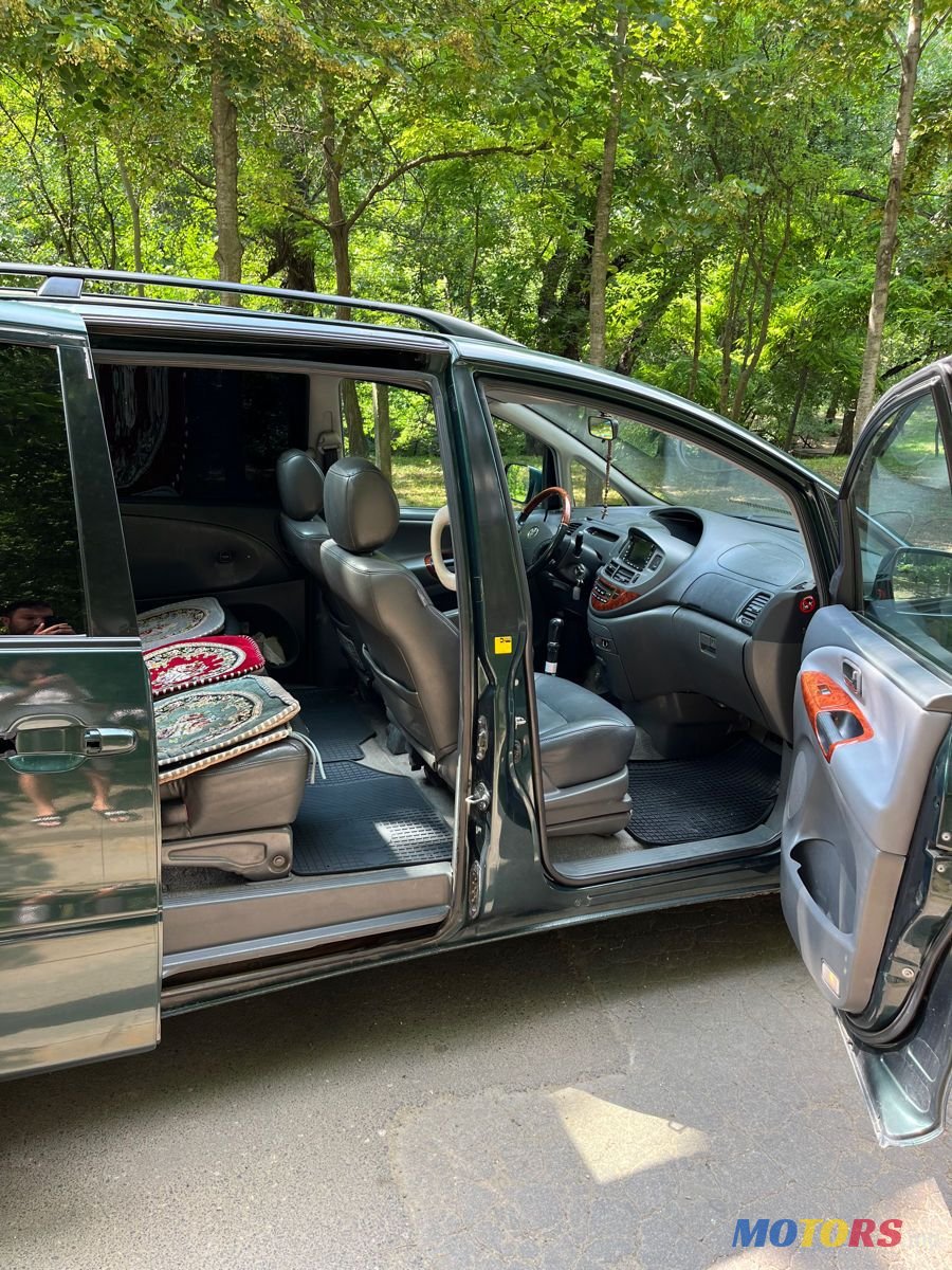 2005' Toyota Previa photo #5