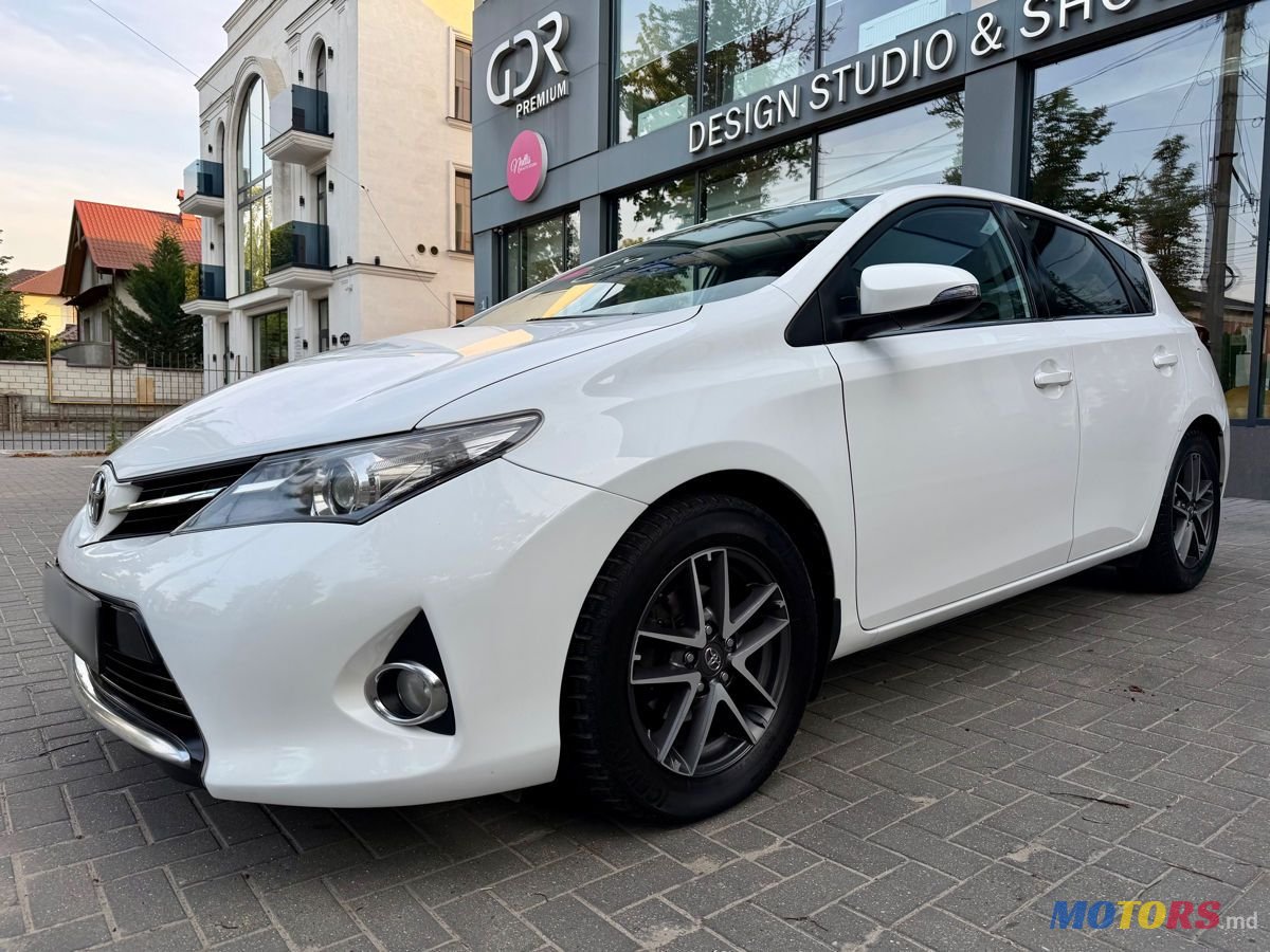 2014' Toyota Auris photo #1