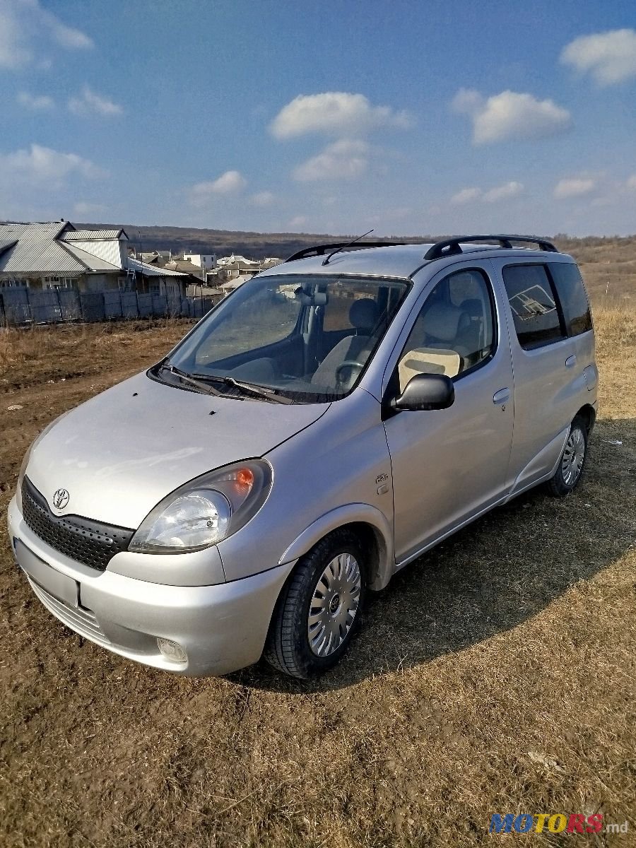 2002' Toyota Yaris Verso photo #3