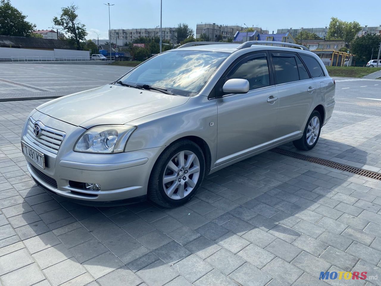 2004' Toyota Avensis photo #1