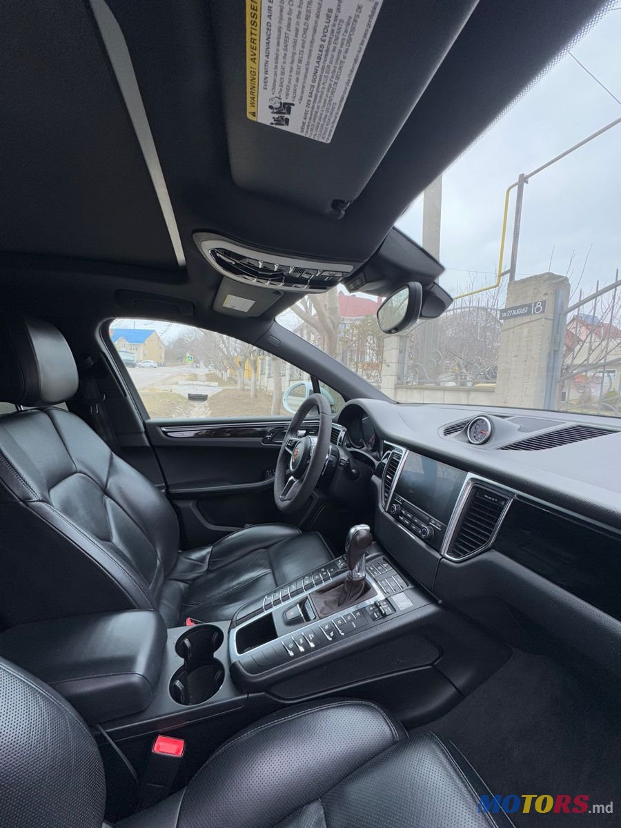 2017' Porsche Macan photo #2