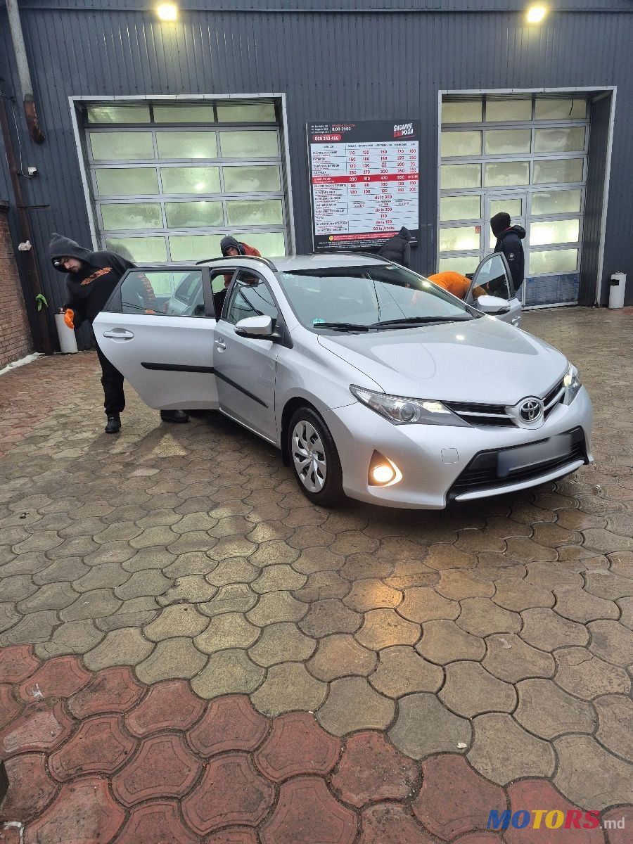 2014' Toyota Auris photo #2