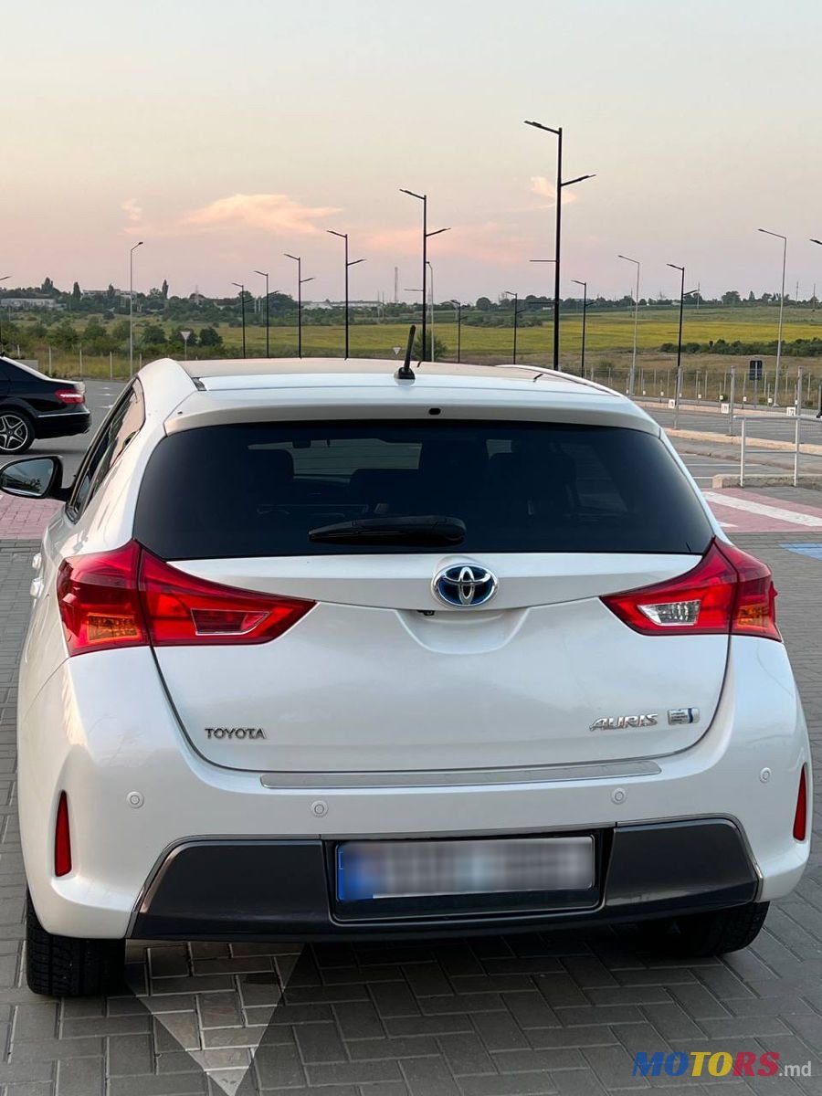 2012' Toyota Auris photo #5