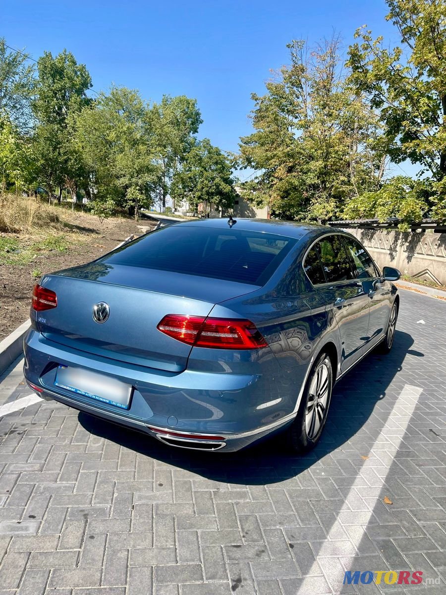 2018' Volkswagen Passat photo #2