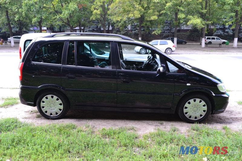 2004' Opel Zafira photo #1