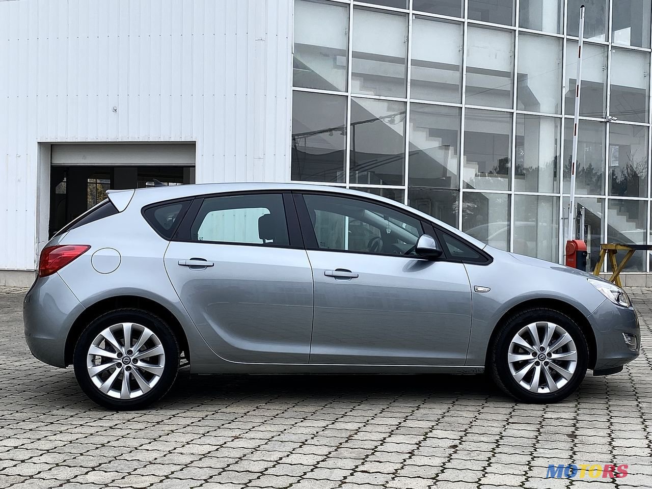 2012' Opel Astra photo #5