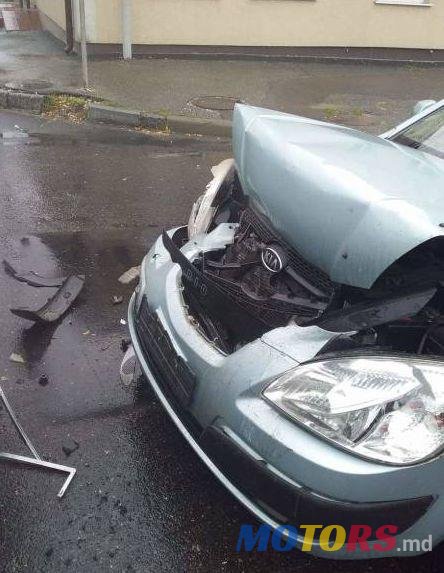 2006' Kia Rio photo #1