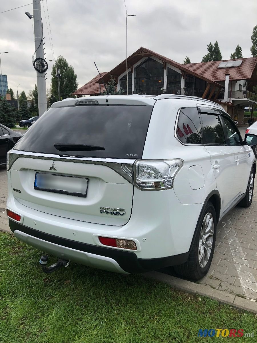 2015' Mitsubishi Outlander photo #4