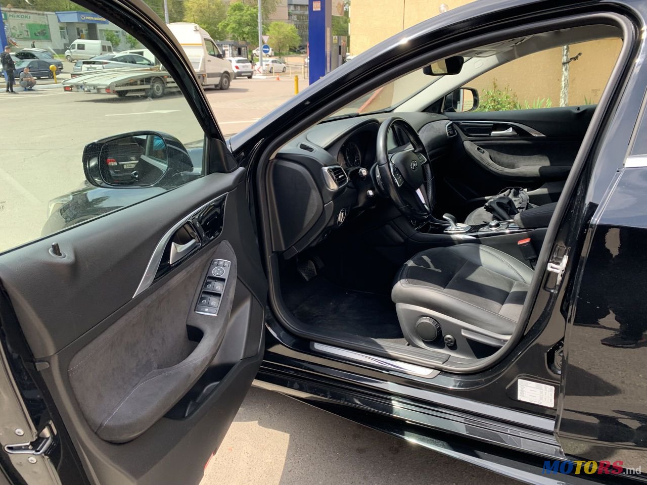 2016' Infiniti Qx30 photo #4